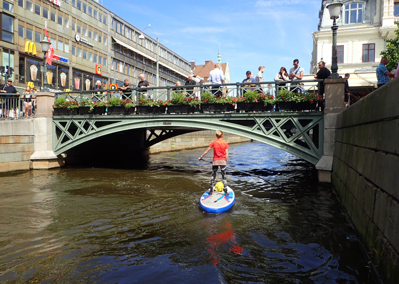 Paddle boarding (SUP) through brunsparken in central Gothenburg